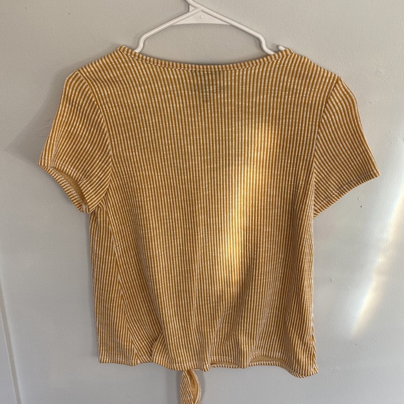 W5 yellow striped top with tie front. Size Med. - Picture 4 of 4